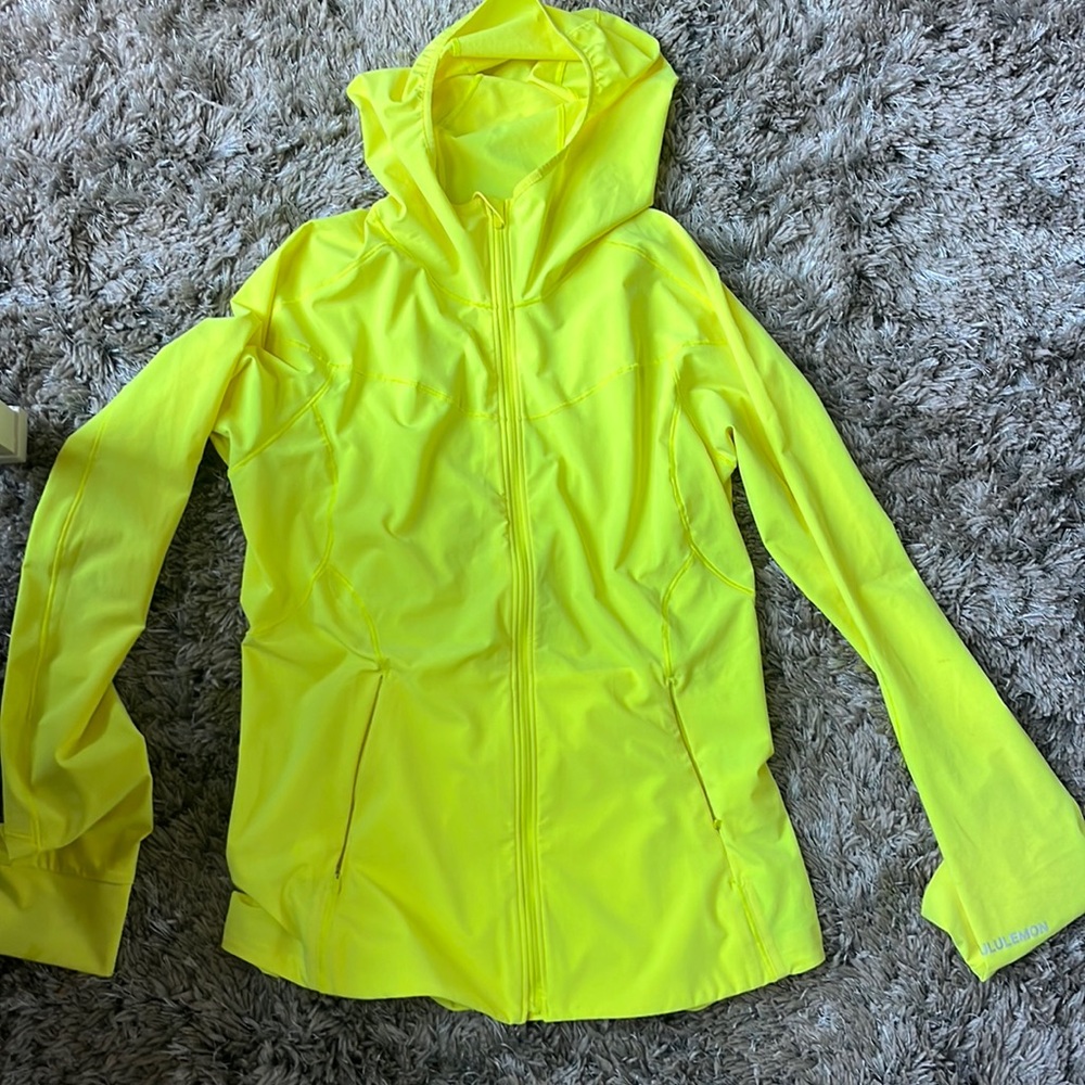 Super cute yellow lululemon jacket fits perfect